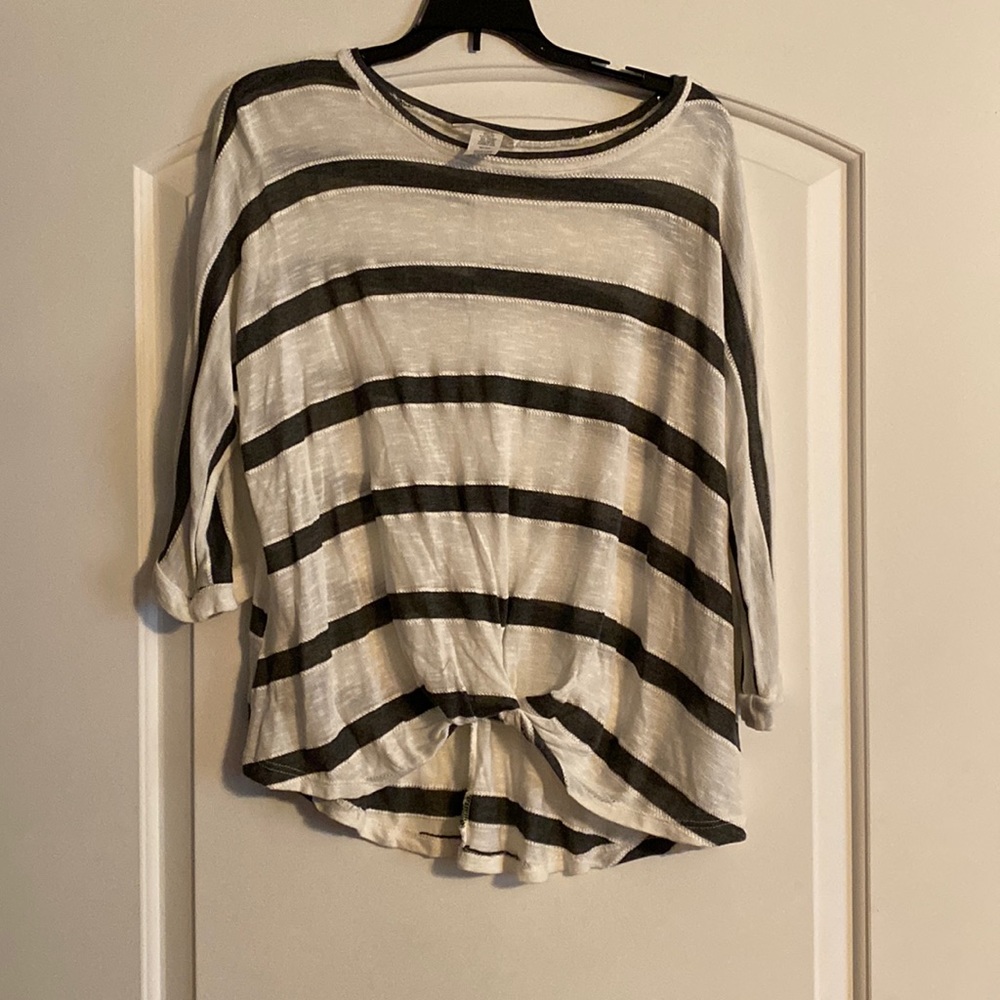 Womens 3/4 length sleeve top